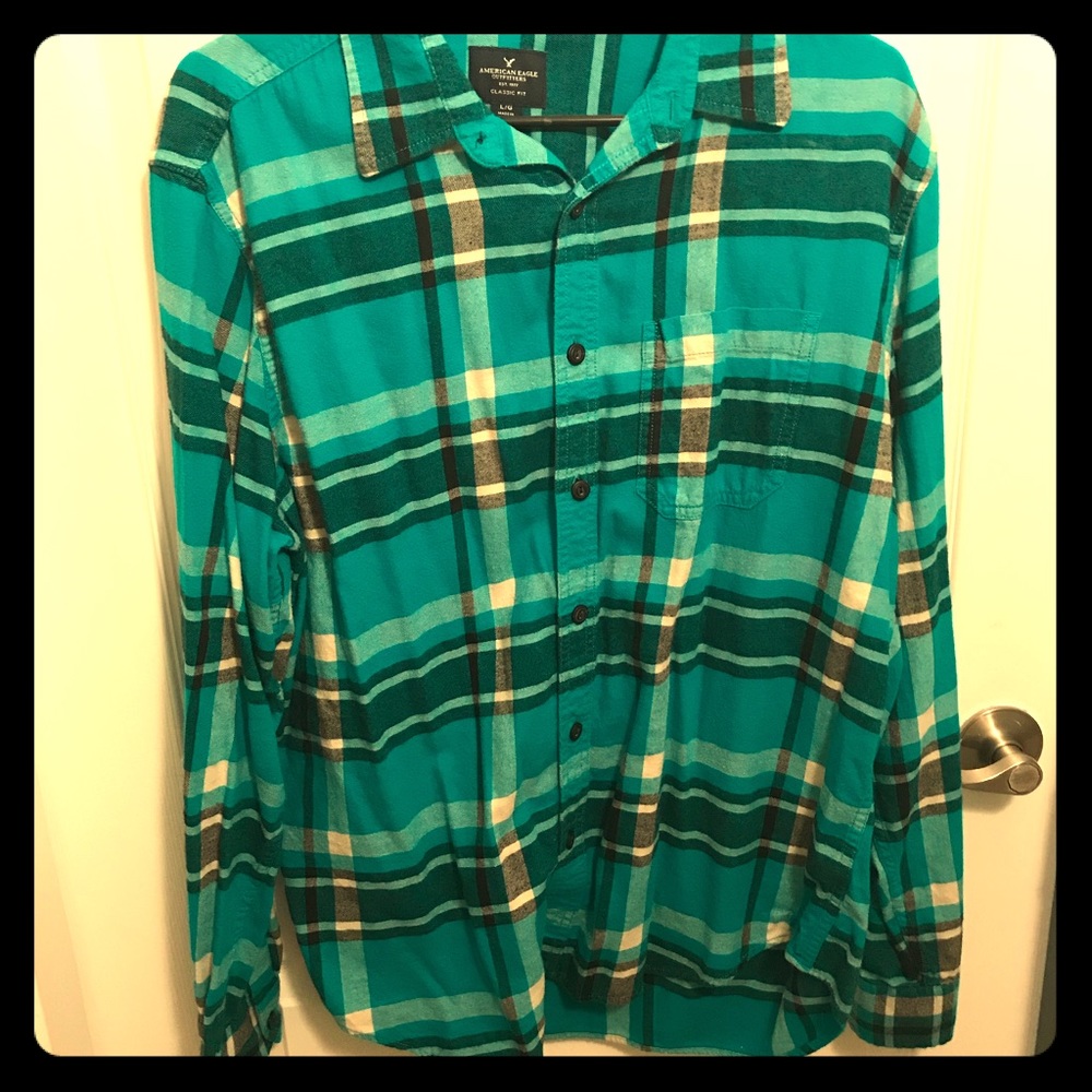 AEO Classic Fit Blue Plaid Button Up Shirt